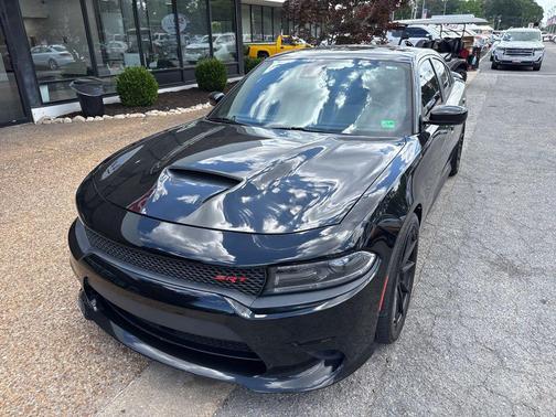 Pitch Black Clearcoat 2016 Dodge Charger SRT 392