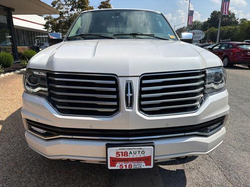 White Platinum Clearcoat Metallic 2015 Lincoln Navigator Base