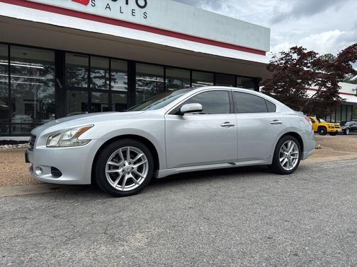 Silver Lightning Metallic 2010 Nissan Maxima SV