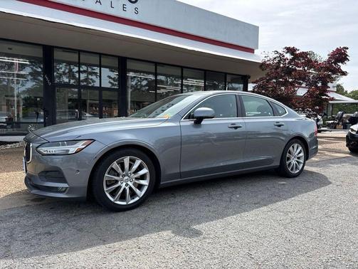 Gray Metallic 2017 Volvo S90 T6 Momentum
