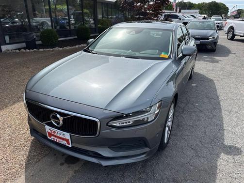 Gray Metallic 2017 Volvo S90 T6 Momentum