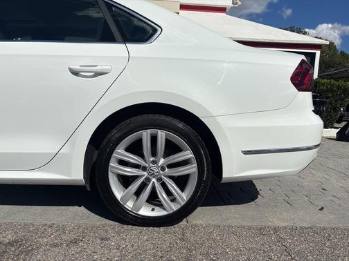 2018 Volkswagen Passat 2.0T SE