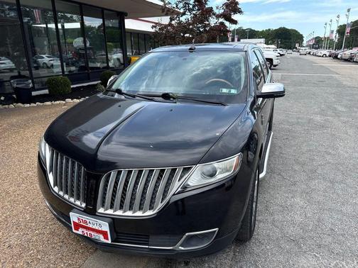 Tuxedo Black Metallic 2013 Lincoln MKX Base