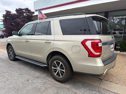 White Gold Metallic 2018 Ford Expedition XLT