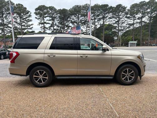 White Gold Metallic 2018 Ford Expedition XLT
