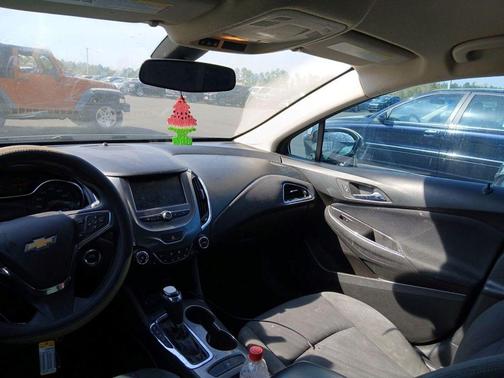 Silver Ice Metallic 2016 Chevrolet Cruze LT Auto