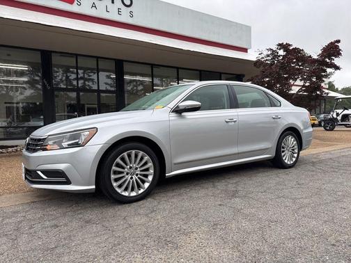 Reflex Silver Metallic 2017 Volkswagen Passat 1.8T SE