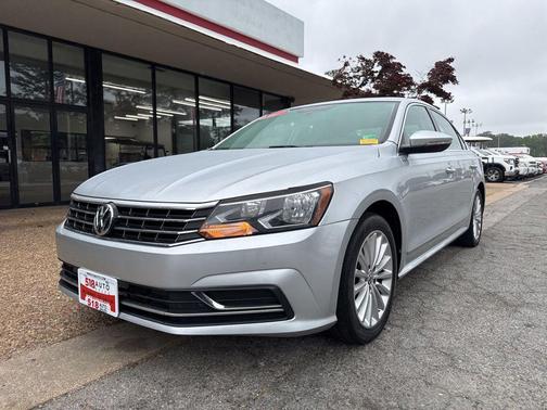 Reflex Silver Metallic 2017 Volkswagen Passat 1.8T SE