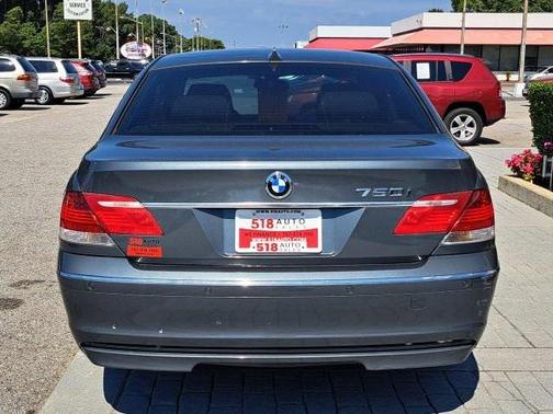 Photo 5 of 15 of 2007 BMW 750 i