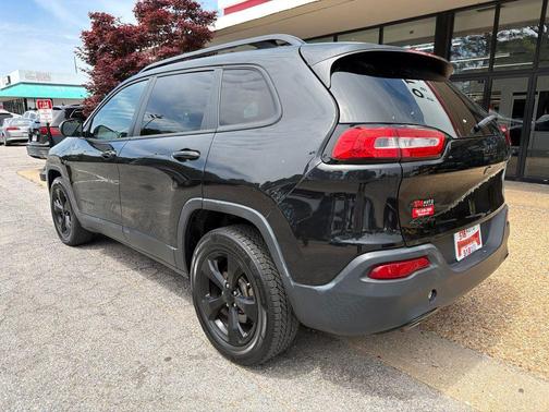 Brilliant Black Crystal Pearlcoat 2016 Jeep Cherokee Latitude