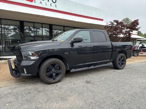 Brilliant Black Crystal Pearlcoat 2016 RAM 1500 Tradesman/Express