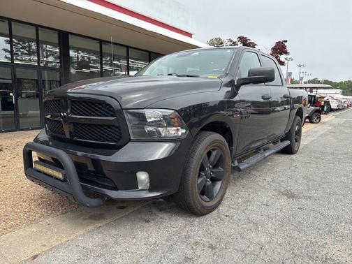 Brilliant Black Crystal Pearlcoat 2016 RAM 1500 Tradesman/Express
