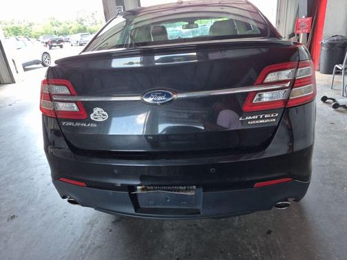 Tuxedo Black Metallic 2014 Ford Taurus Limited