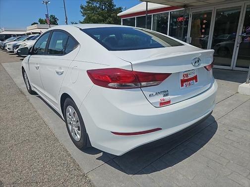 2018 Hyundai ELANTRA SE