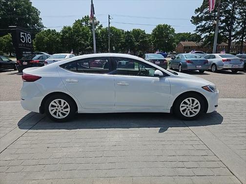 2018 Hyundai ELANTRA SE