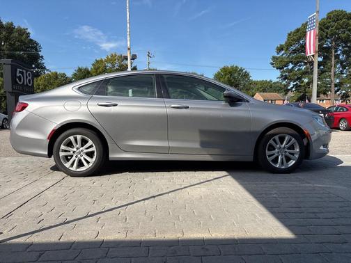 2017 Chrysler 200 Limited