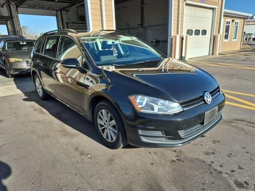 2016 Volkswagen Golf SportWagen TSI S 4-Door