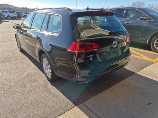 2016 Volkswagen Golf SportWagen TSI S 4-Door