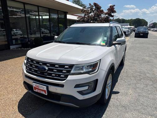 White Platinum Clearcoat Metallic 2017 Ford Explorer Limited