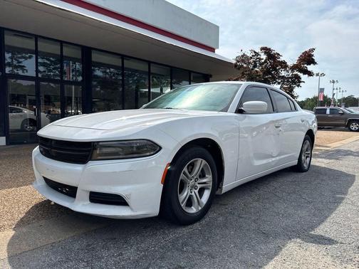 White 2018 Dodge Charger SXT