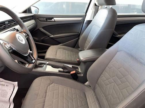 Deep Black Pearl 2021 Volkswagen Passat 2.0T S