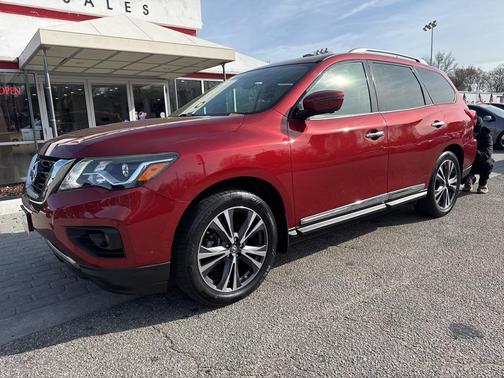 2017 Nissan Pathfinder Platinum