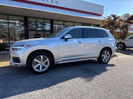 Silver 2022 Volvo XC90 T5 Momentum