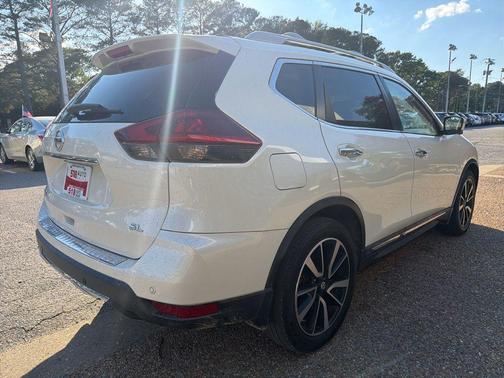 Pearl White Tricoat 2019 Nissan Rogue SL