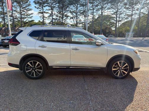 Pearl White Tricoat 2019 Nissan Rogue SL