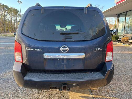 2010 Nissan Pathfinder LE