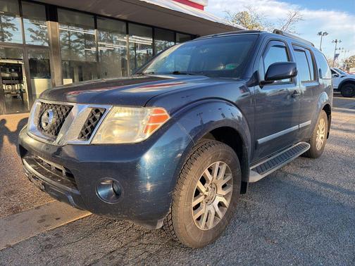2010 Nissan Pathfinder LE