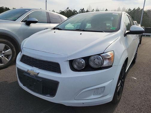 Summit White 2014 Chevrolet Sonic LT