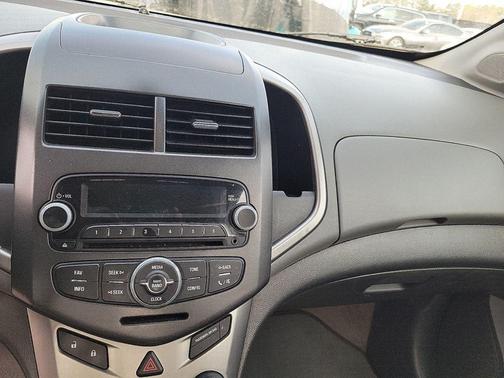 Summit White 2014 Chevrolet Sonic LT