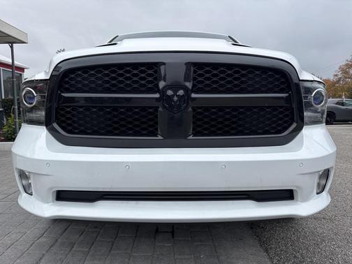 2018 RAM 1500 Night Crew Cab 4x4 5'7' Box