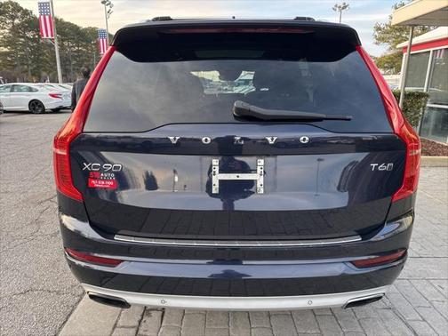 2016 Volvo XC90 T6 Momentum