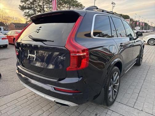 2016 Volvo XC90 T6 Momentum
