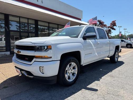 Iridescent Pearl Tricoat 2018 Chevrolet Silverado 1500 2LT