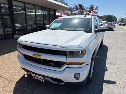 Iridescent Pearl Tricoat 2018 Chevrolet Silverado 1500 2LT