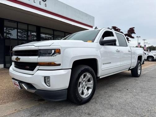 Iridescent Pearl Tricoat 2018 Chevrolet Silverado 1500 2LT