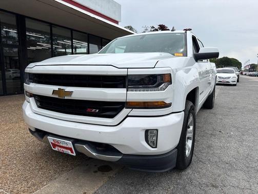 Iridescent Pearl Tricoat 2018 Chevrolet Silverado 1500 2LT