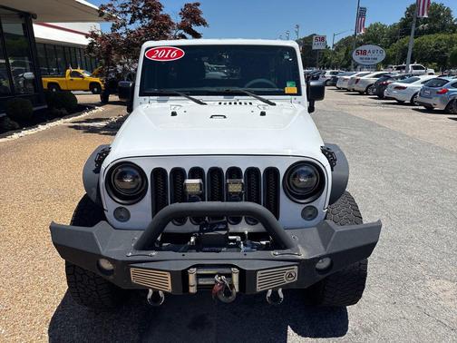 Bright White Clearcoat 2016 Jeep Wrangler Unlimited Sahara