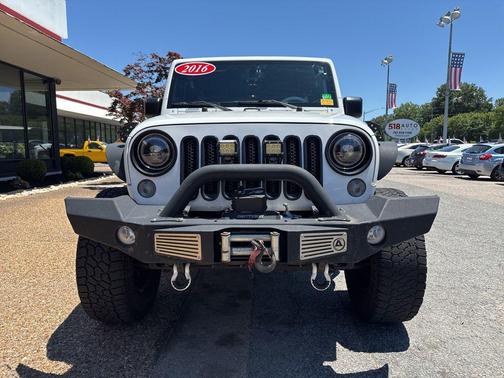 Bright White Clearcoat 2016 Jeep Wrangler Unlimited Sahara