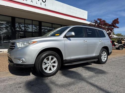Classic Silver Metallic 2013 Toyota Highlander SE