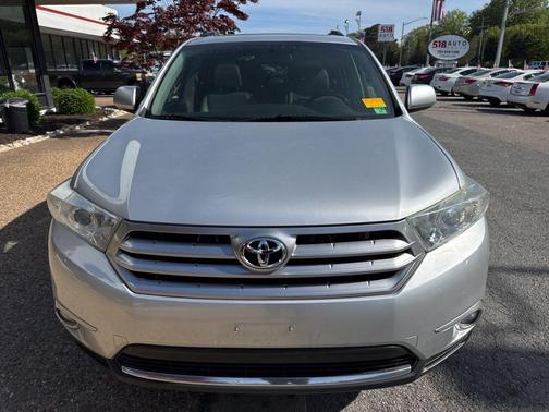Classic Silver Metallic 2013 Toyota Highlander SE