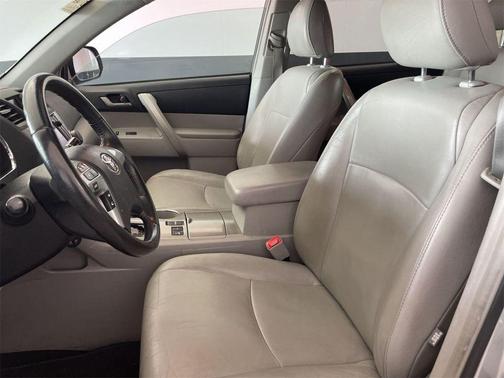 2013 Toyota Highlander SE