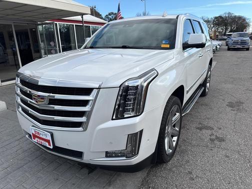 2017 Cadillac Escalade Luxury