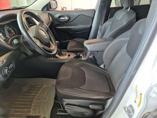 Bright White Clearcoat 2015 Jeep Cherokee Latitude