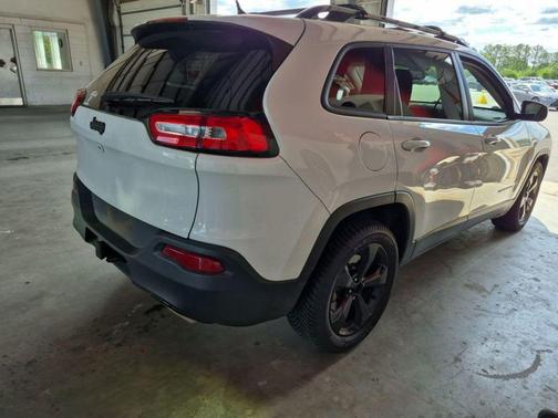 Bright White Clearcoat 2015 Jeep Cherokee Latitude