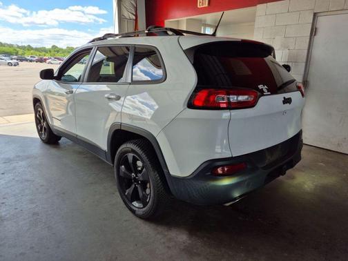 Bright White Clearcoat 2015 Jeep Cherokee Latitude