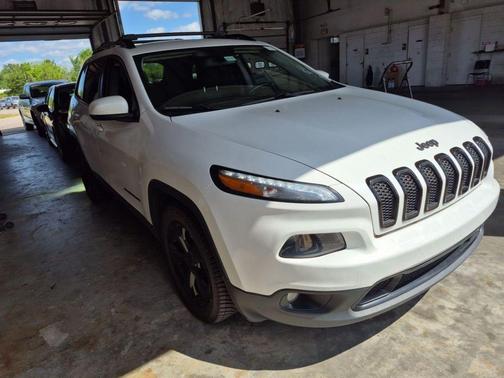 Bright White Clearcoat 2015 Jeep Cherokee Latitude
